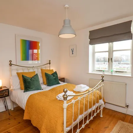 Sunshine Holiday home Whitby